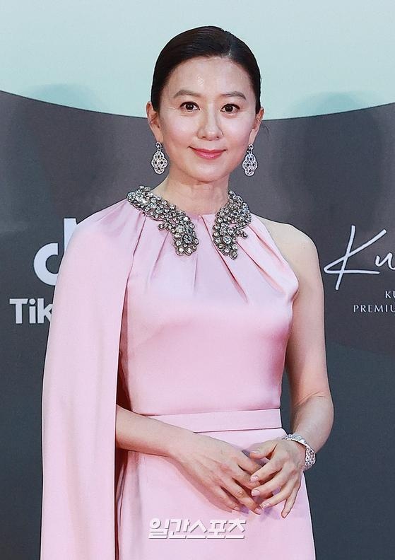 thời trang thảm đỏ Baeksang Arts Awards 2020 ảnh 8 thoi trang tham do Baeksang Arts Awards 2020 anh 8