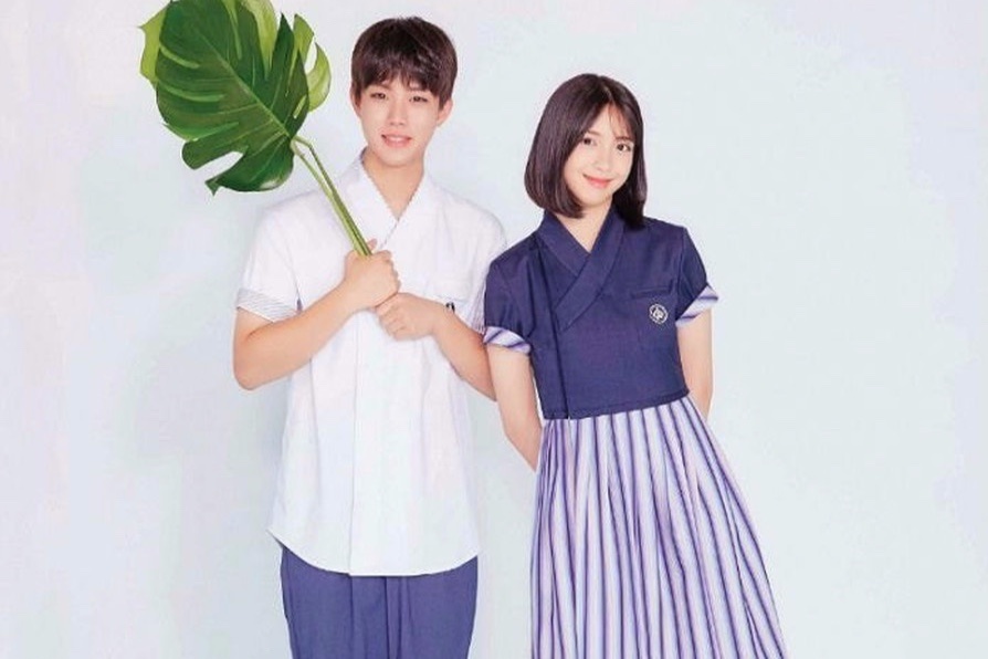 Bien hanbok thanh dong phuc hoc sinh gay tranh cai tai Han Quoc hinh anh