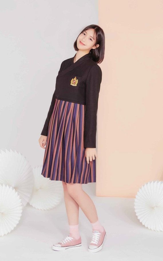 đồng phục hàn quốc gây tranh cãi ảnh 2 dong phuc han quoc gay tranh cai anh 2