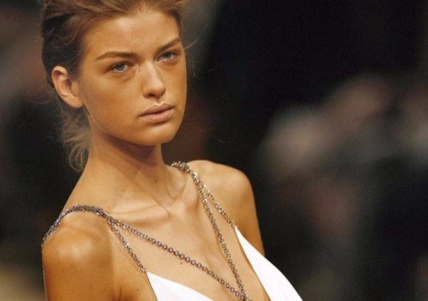 Nu nguoi mau luon khon kho vi chuyen giam can hinh anh