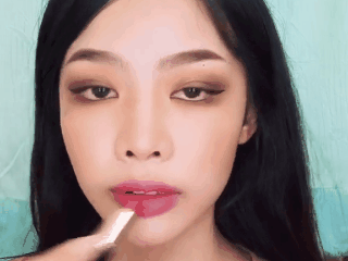 Co gai Thai Lan noi tieng nho trang diem giong Jennie hinh anh