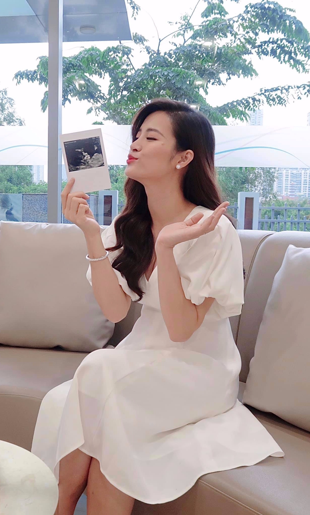 dong nhi mac nu tinh khi mang bau anh 2