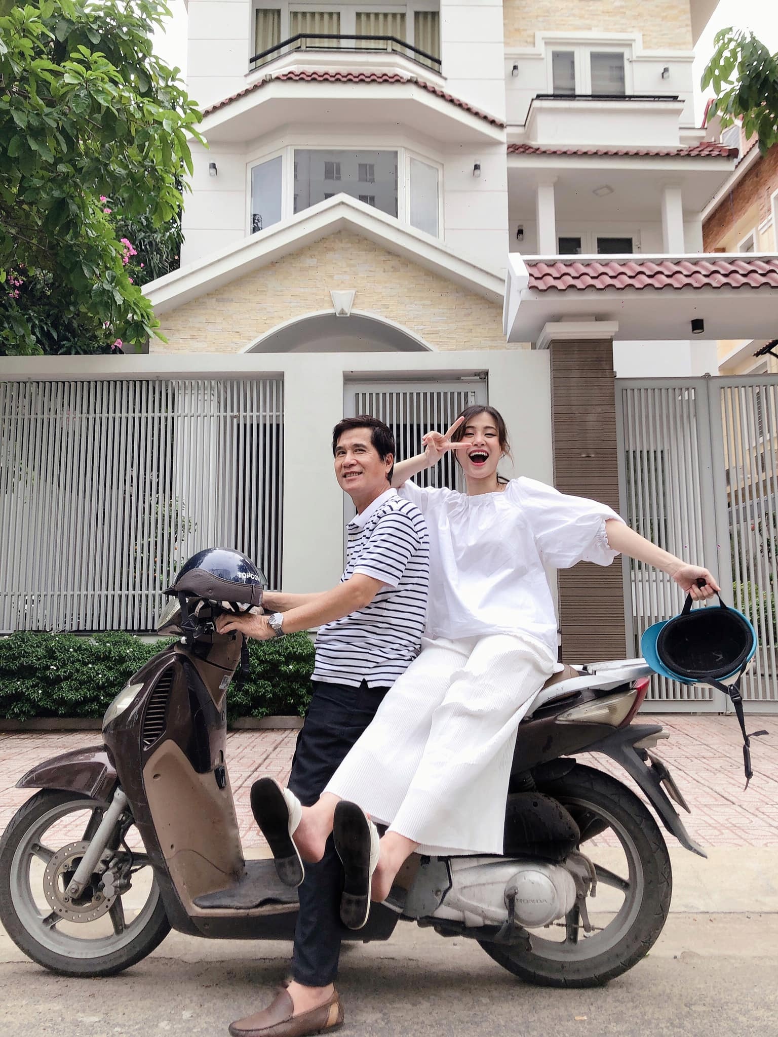 dong nhi mac nu tinh khi mang bau anh 7