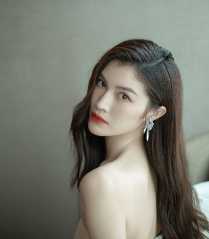 Ha Tue mac ao hai day anh 8