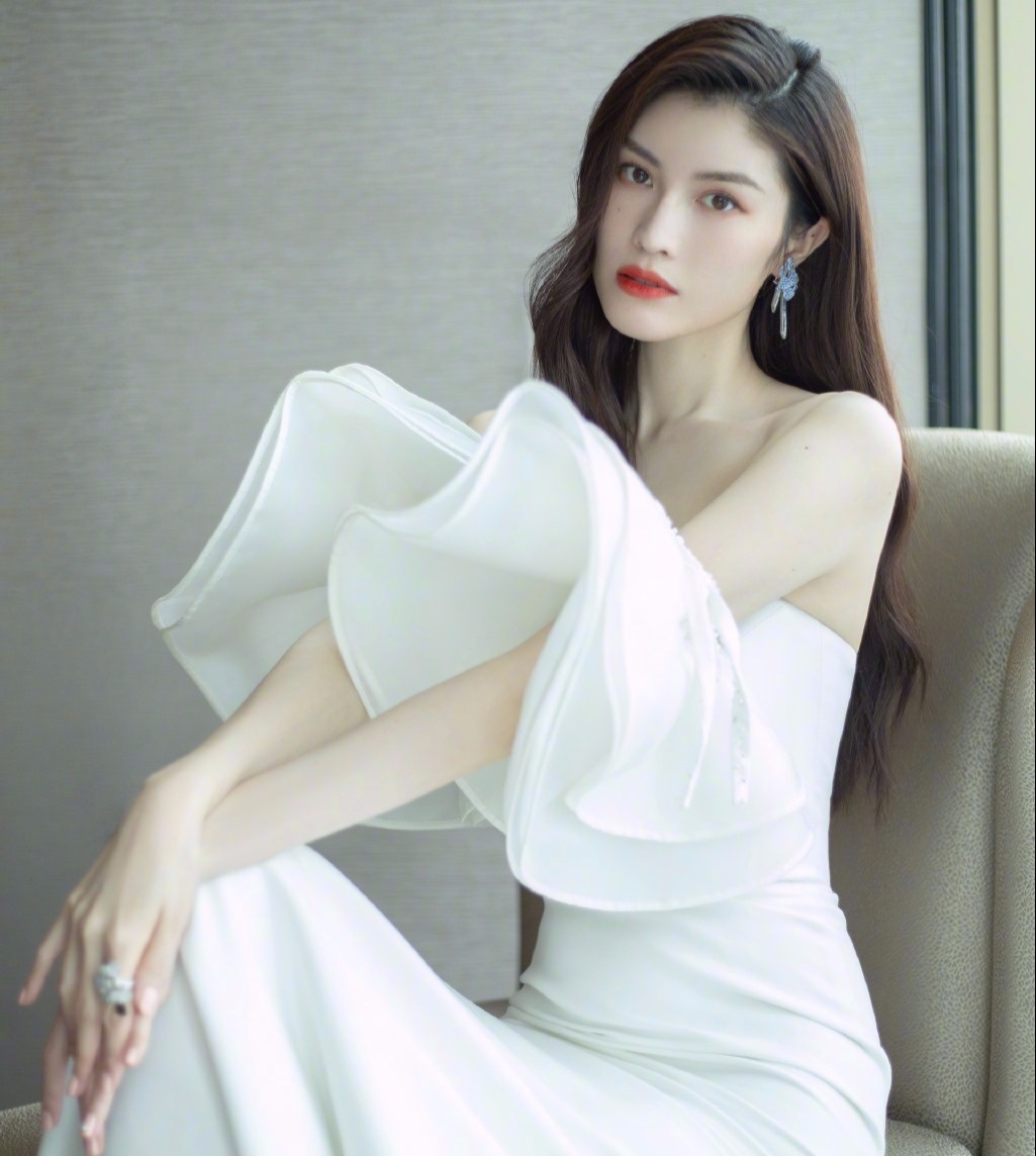 Ha Tue mac ao hai day anh 7