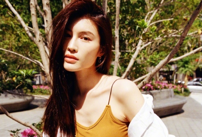 Sieu mau noi y Trung Quoc lo than hinh gay go khi mac ao hai day hinh anh