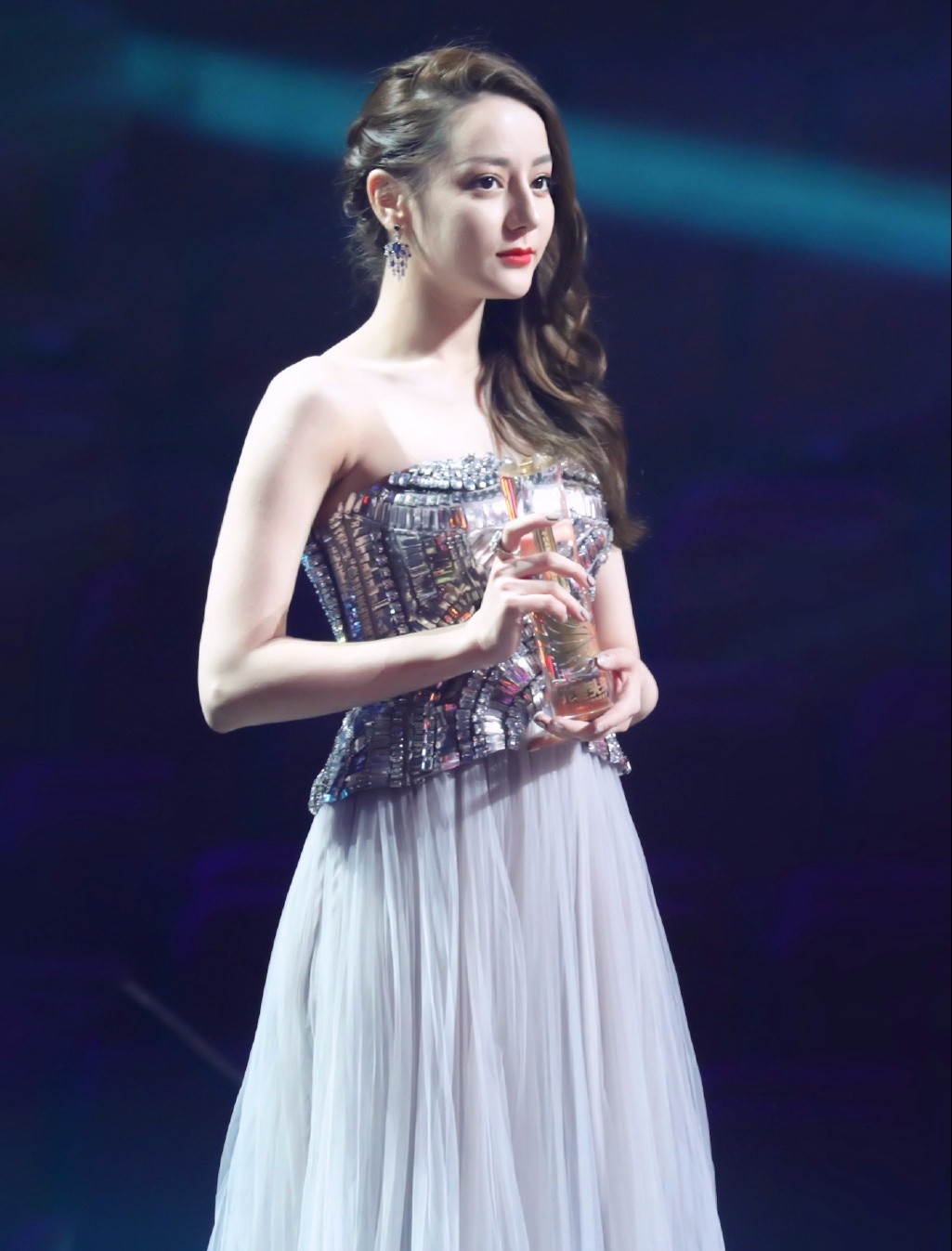 địch lệ nhiệt ba diện cúp ngực ảnh 5 dich le nhiet ba dien cup nguc anh 5