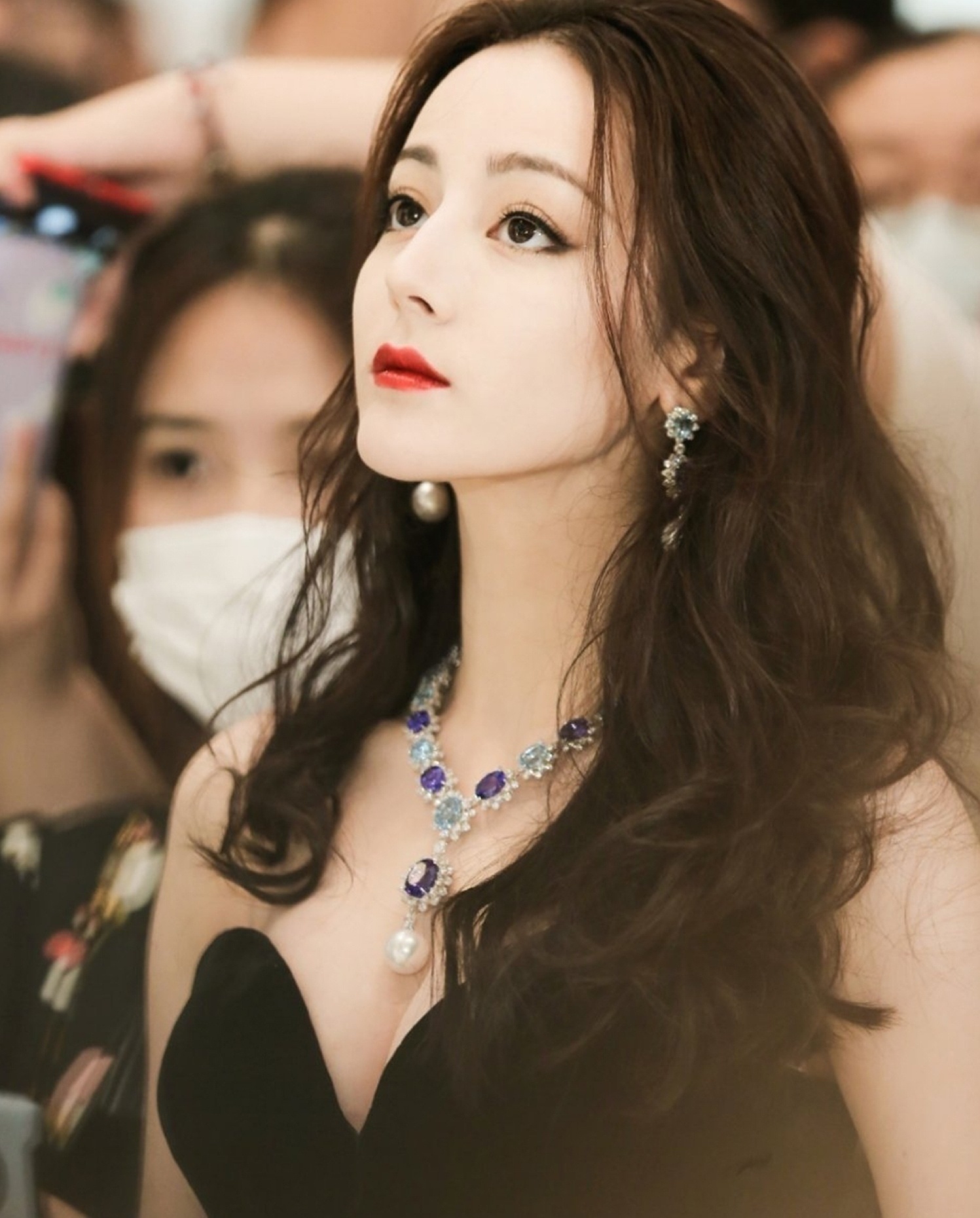 địch lệ nhiệt ba diện cúp ngực ảnh 3 dich le nhiet ba dien cup nguc anh 3