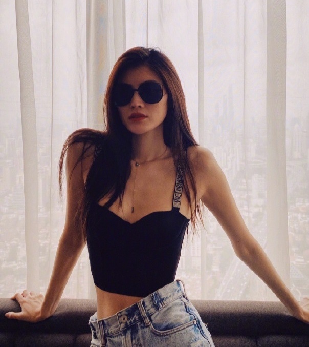 Hà Tuệ mặc áo hai dây ảnh 1 Ha Tue mac ao hai day anh 1