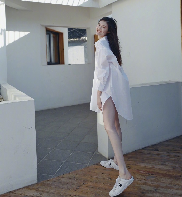 Ha Tue mac ao hai day anh 6