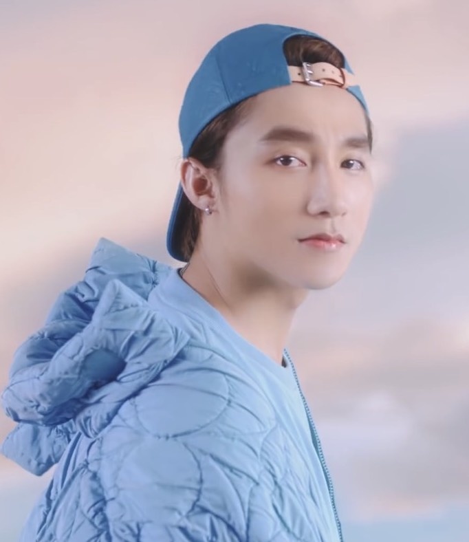 sơn tùng mặc đồ hiệu ảnh 9 son tung mac do hieu anh 9