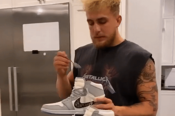 Rich kid dung giay Nike Dior va cac thiet ke nghin USD dung do an hinh anh