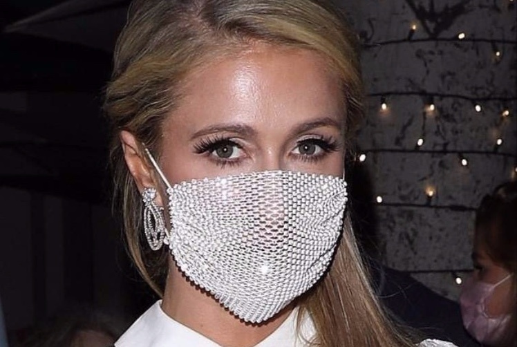 Paris Hilton bi nem da vi deo khau trang dinh da 'co nhu khong' hinh anh