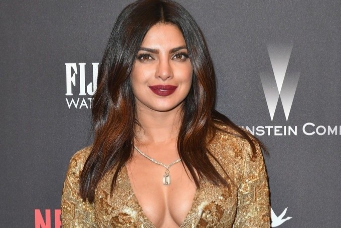 Gu thoi trang tao bao giup hoa hau Priyanka Chopra noi tieng hinh anh
