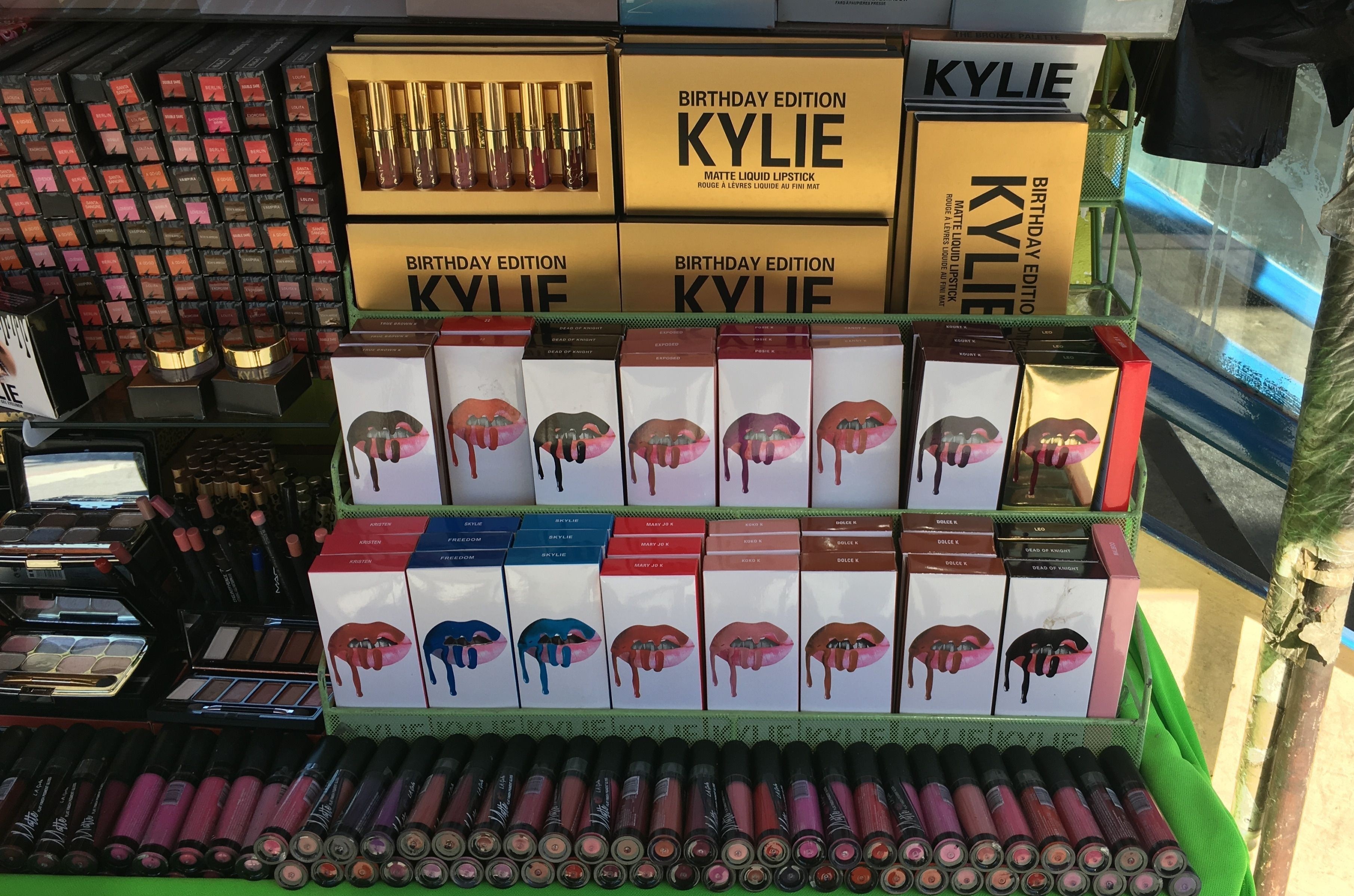 Trai nghiem di mua my pham fake o cho hinh anh