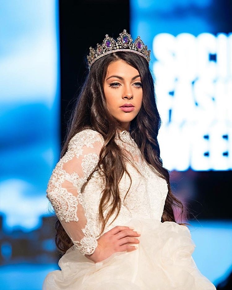 hoa hau nhi gio ra sao anh 9