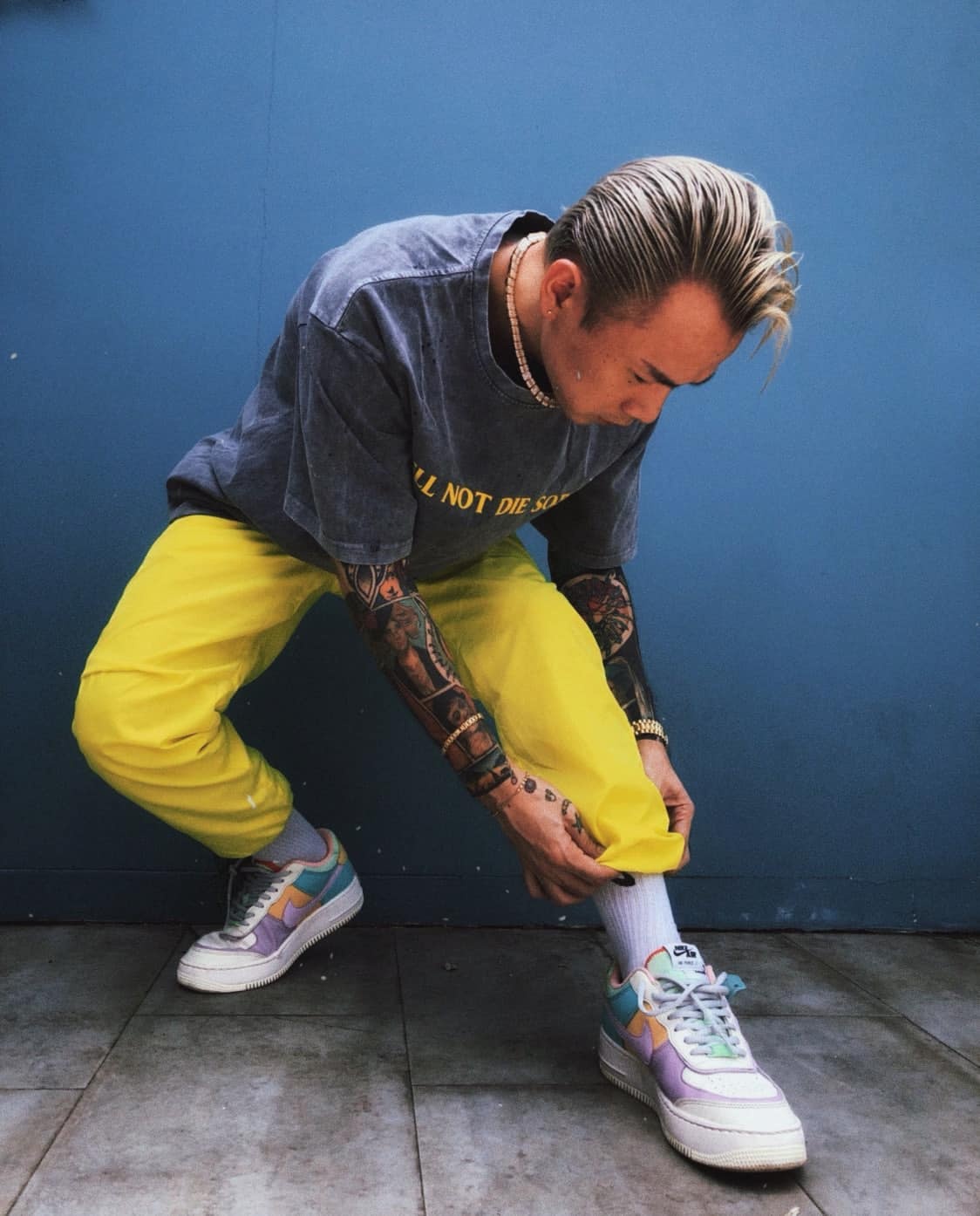 chau bui va binz mac ao doi anh 2