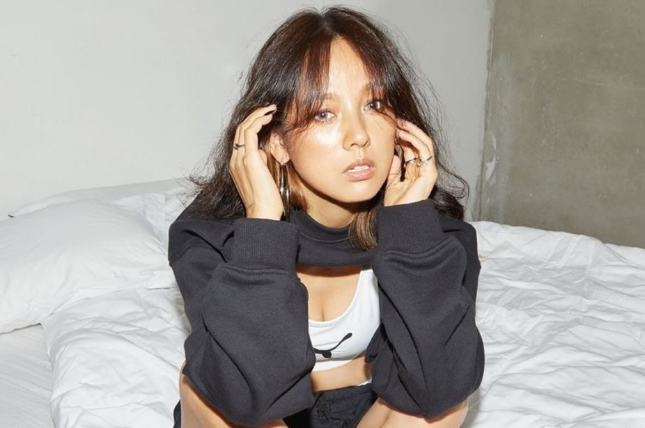 Lee Hyori dien bra the thao goi cam tren tap chi hinh anh
