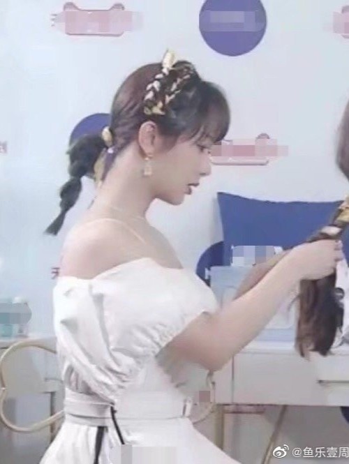 Duong Tu mac vay kem chat luong anh 2