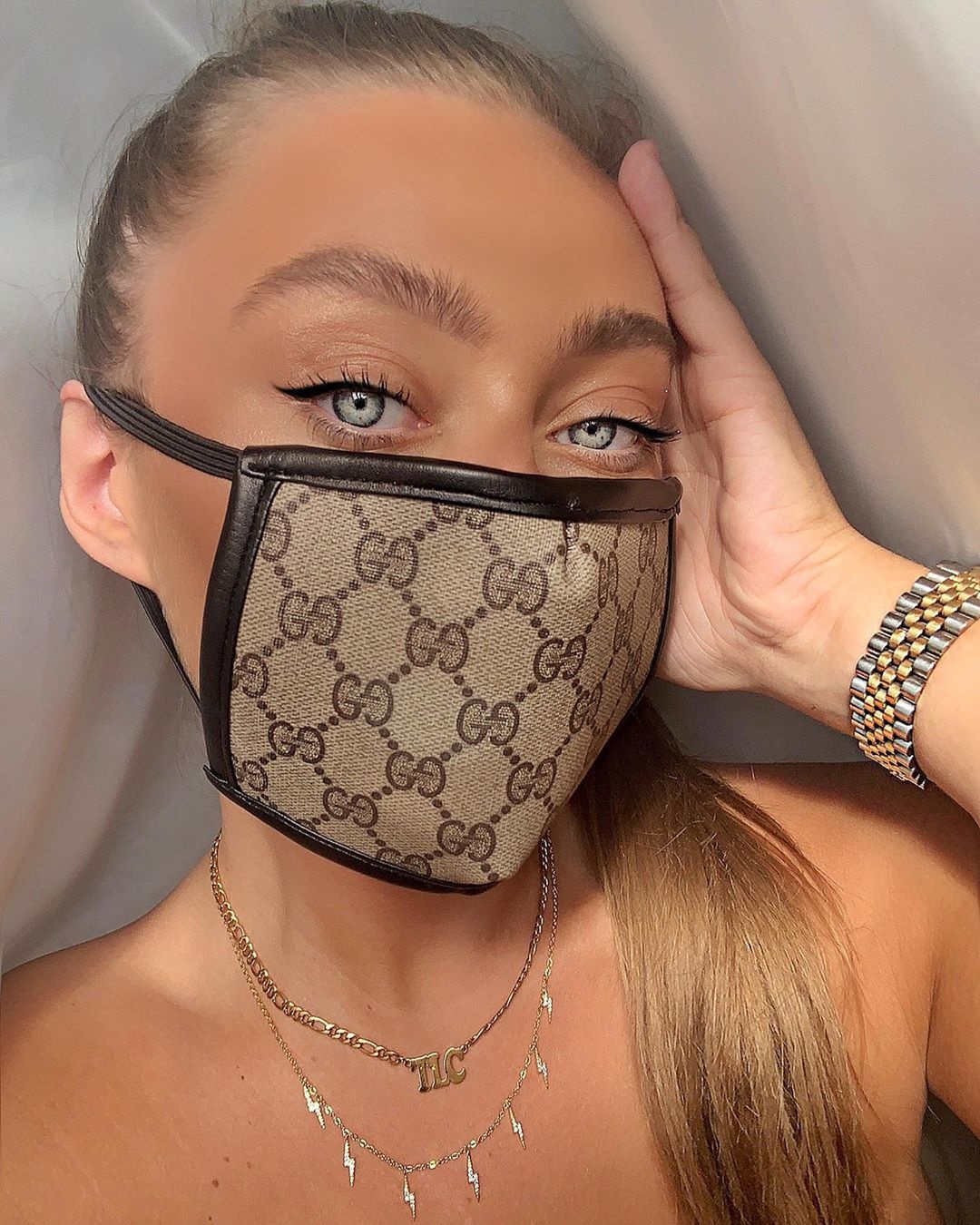 khau trang in logo cua thuong hieu lon anh 4