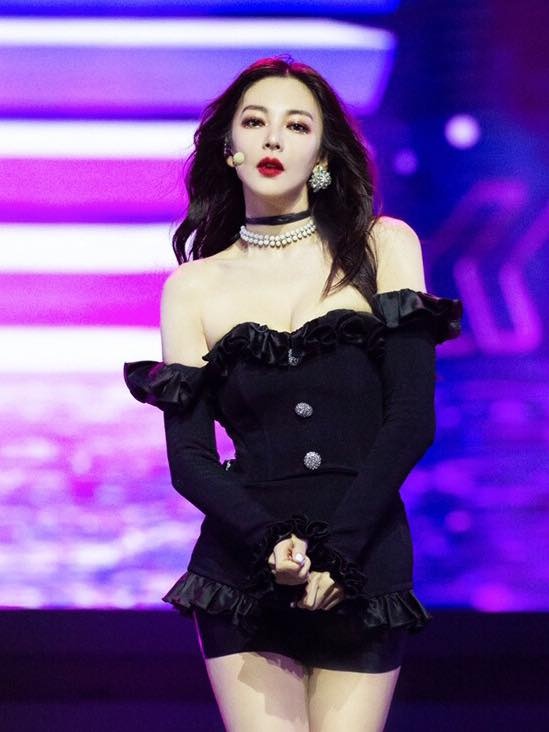trương vũ kỳ mặc váy giống jennie ảnh 1 truong vu ky mac vay giong jennie anh 1