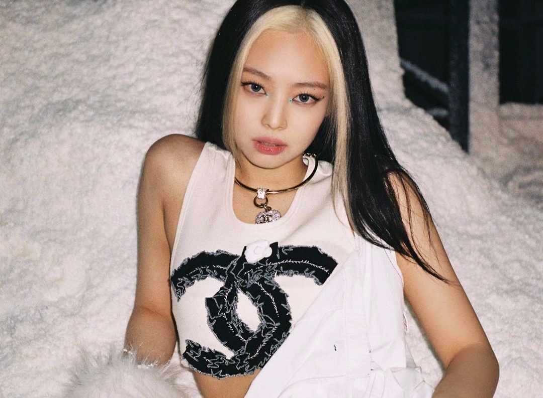 Jennie, Victoria Beckham chuong quan ao cua 25 nam truoc hinh anh