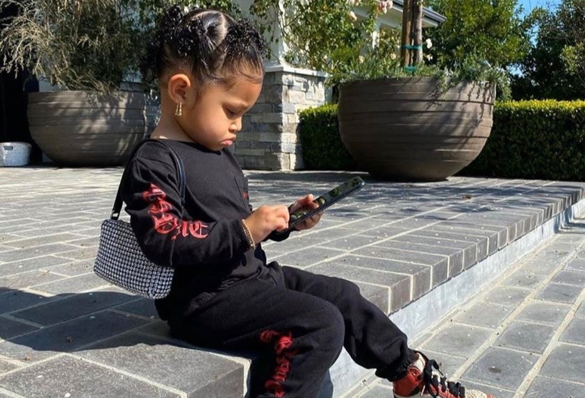 Co nen mua tui hieu 15.000 USD cho con nhu Kylie Jenner? hinh anh