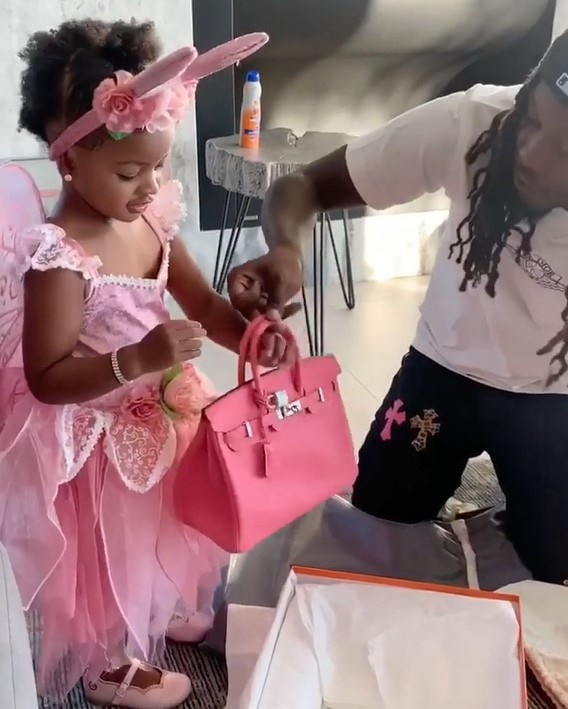 mua hang hieu cho con nho anh 1