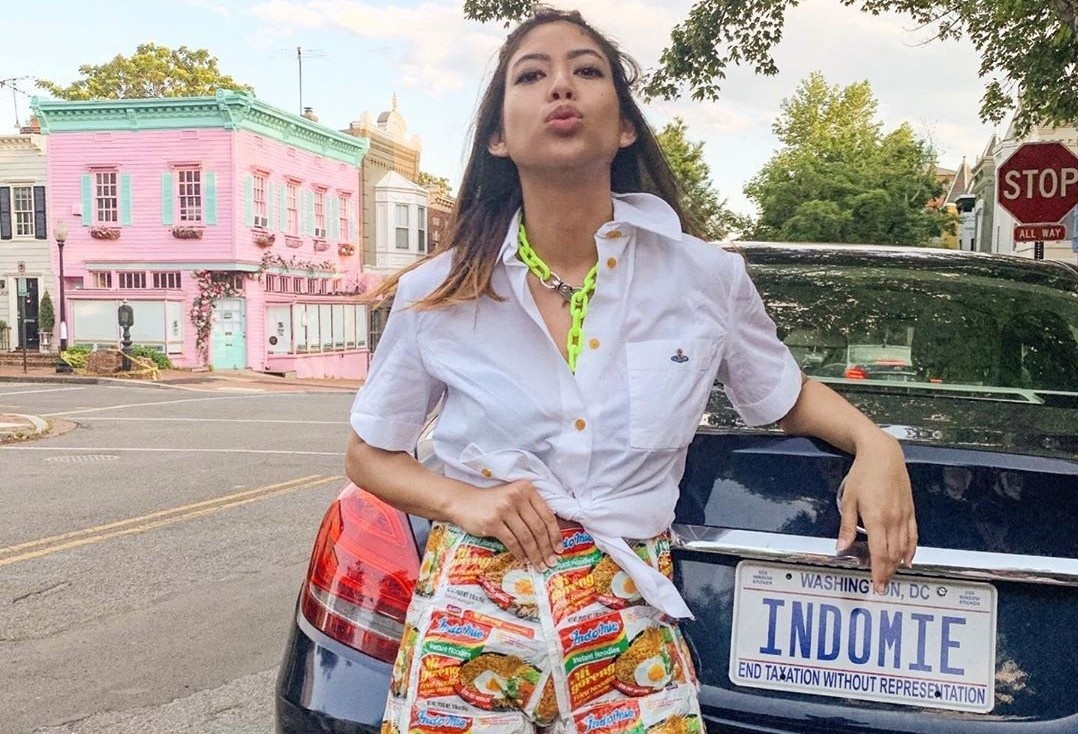 Nu sinh noi tieng nho dung vo my tom may quan ao hinh anh