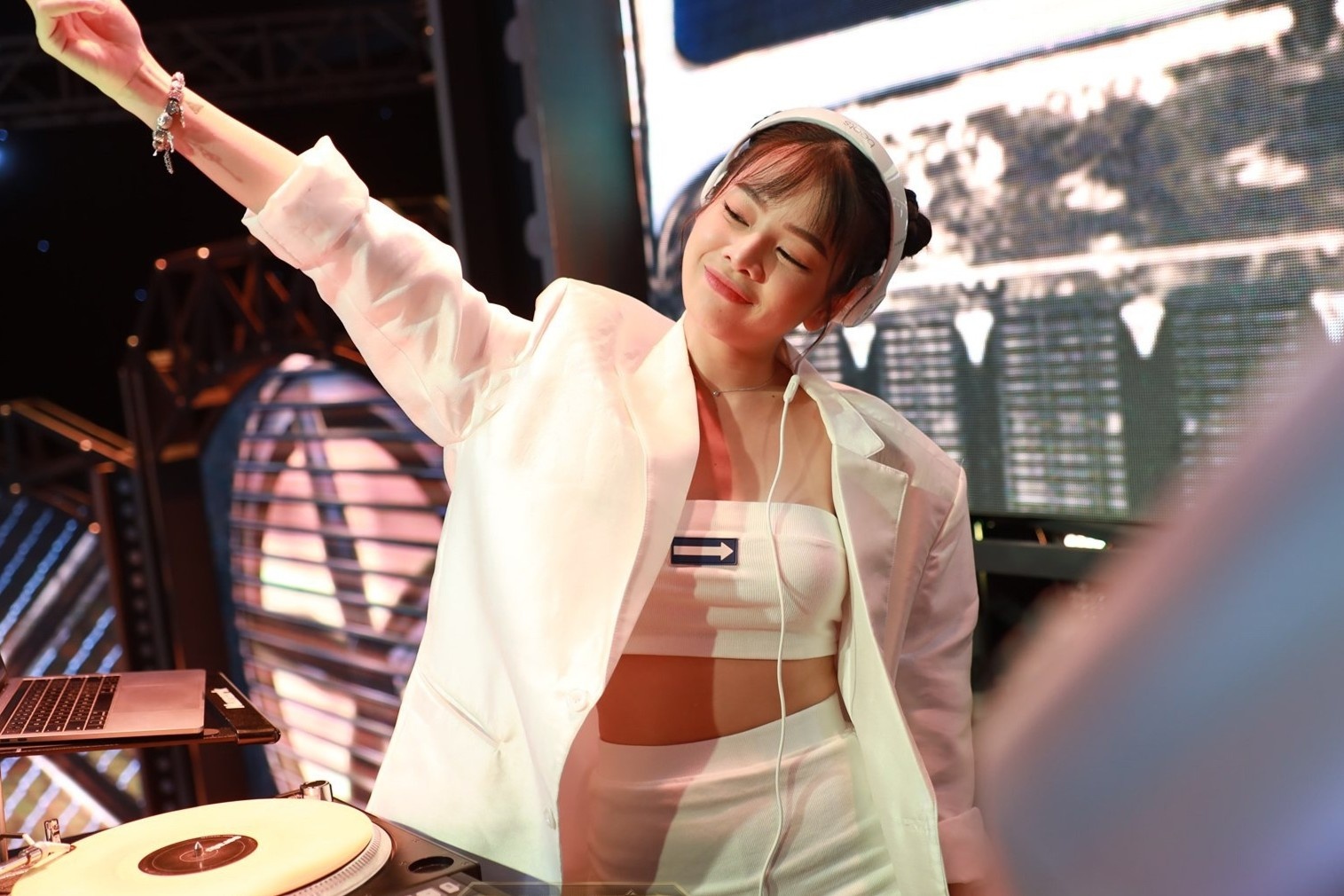 DJ Mie: 'Toi phai dat may vest de quay Rap Viet' hinh anh