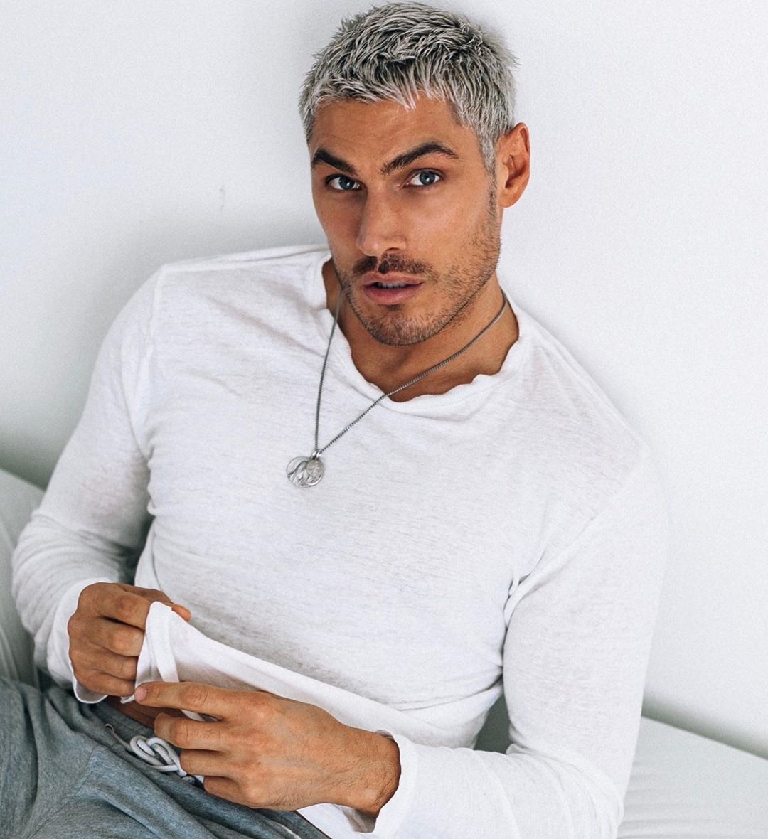 thợ làm tóc khoe cơ bụng 6 múi ảnh 7 tho lam toc khoe co bung 6 mui anh 7