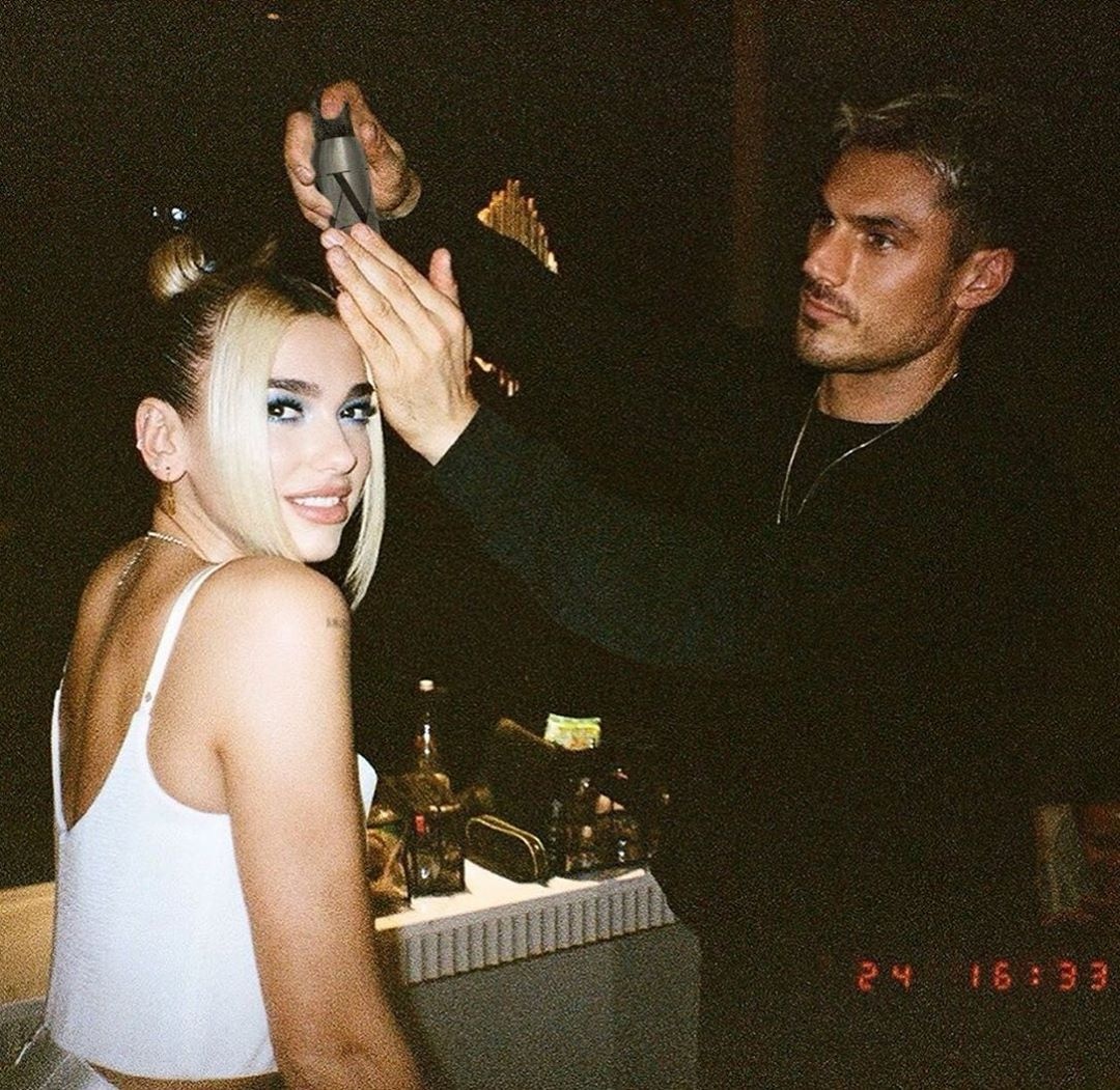 thợ làm tóc khoe cơ bụng 6 múi ảnh 2 tho lam toc khoe co bung 6 mui anh 2