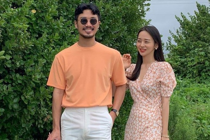 Cap vo chong Han Quoc luon mac do doi hinh anh