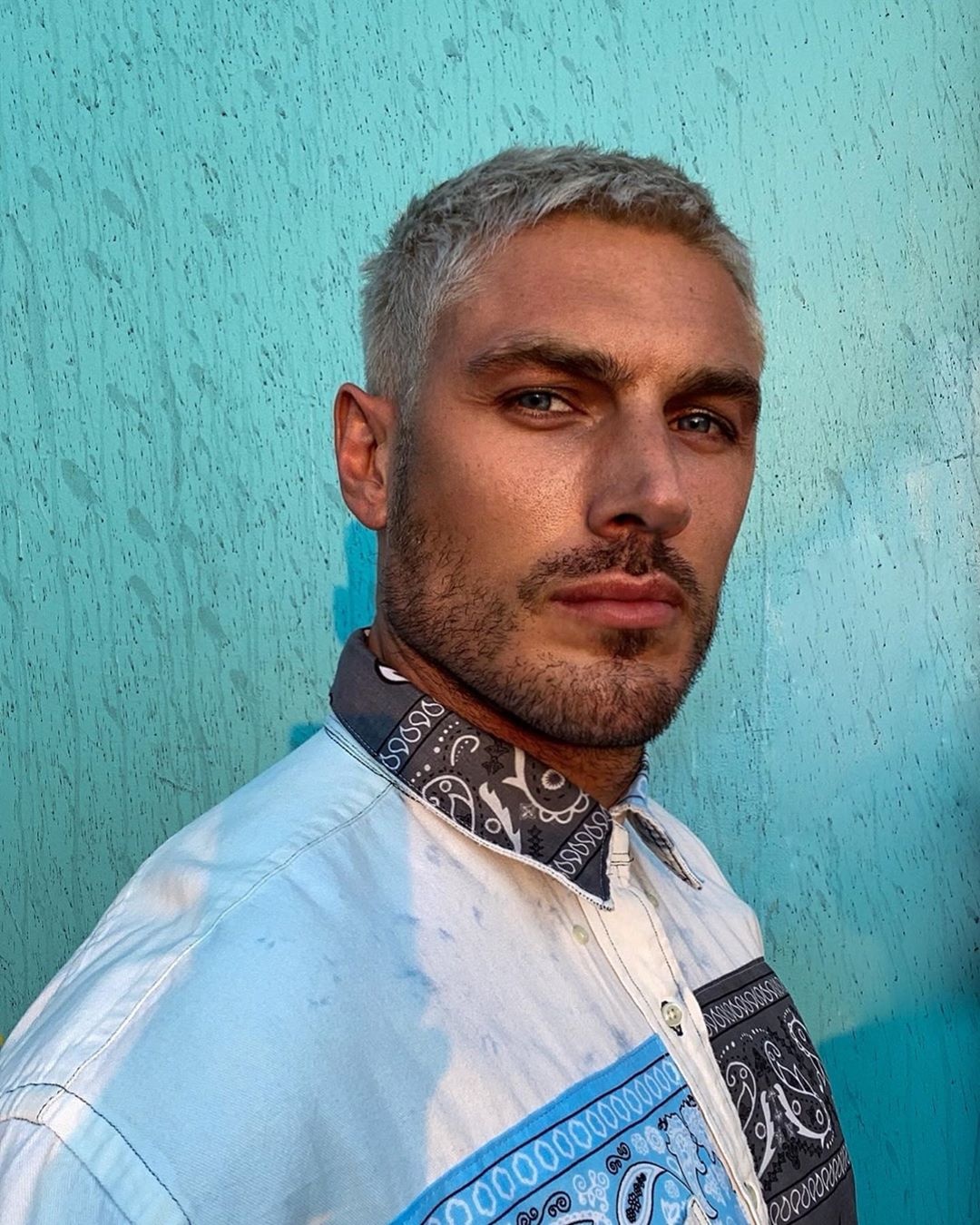 thợ làm tóc khoe cơ bụng 6 múi ảnh 4 tho lam toc khoe co bung 6 mui anh 4