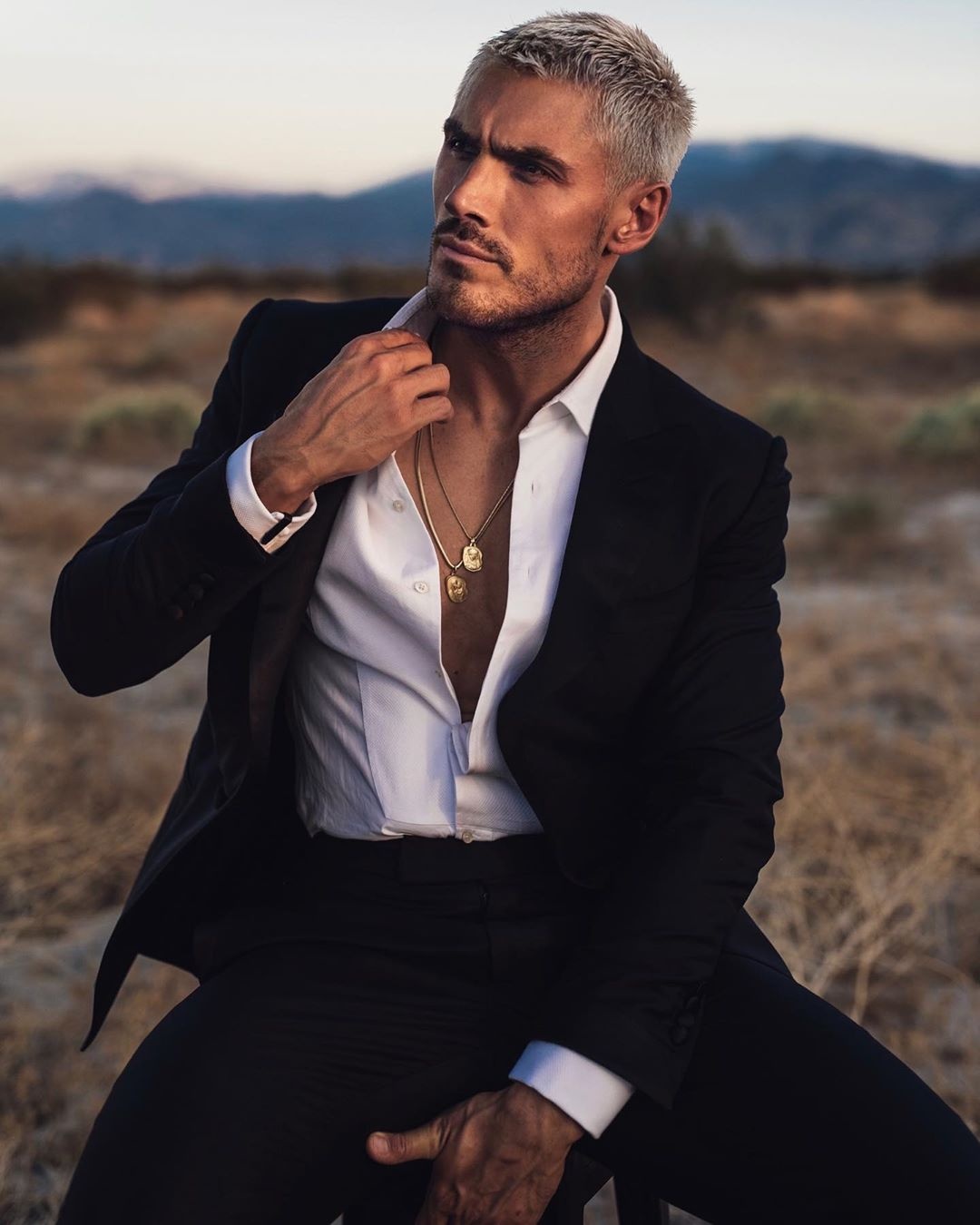 thợ làm tóc khoe cơ bụng 6 múi ảnh 5 tho lam toc khoe co bung 6 mui anh 5