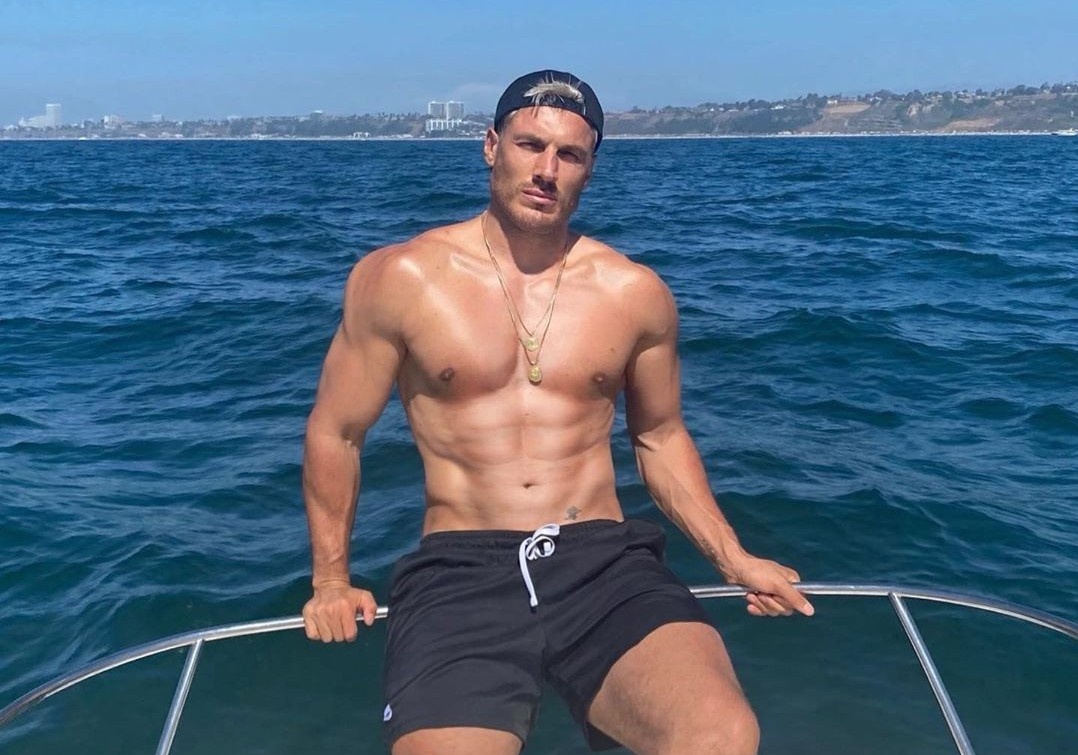 Tho lam toc cua sao Hollywood khoe co bung 6 mui hinh anh