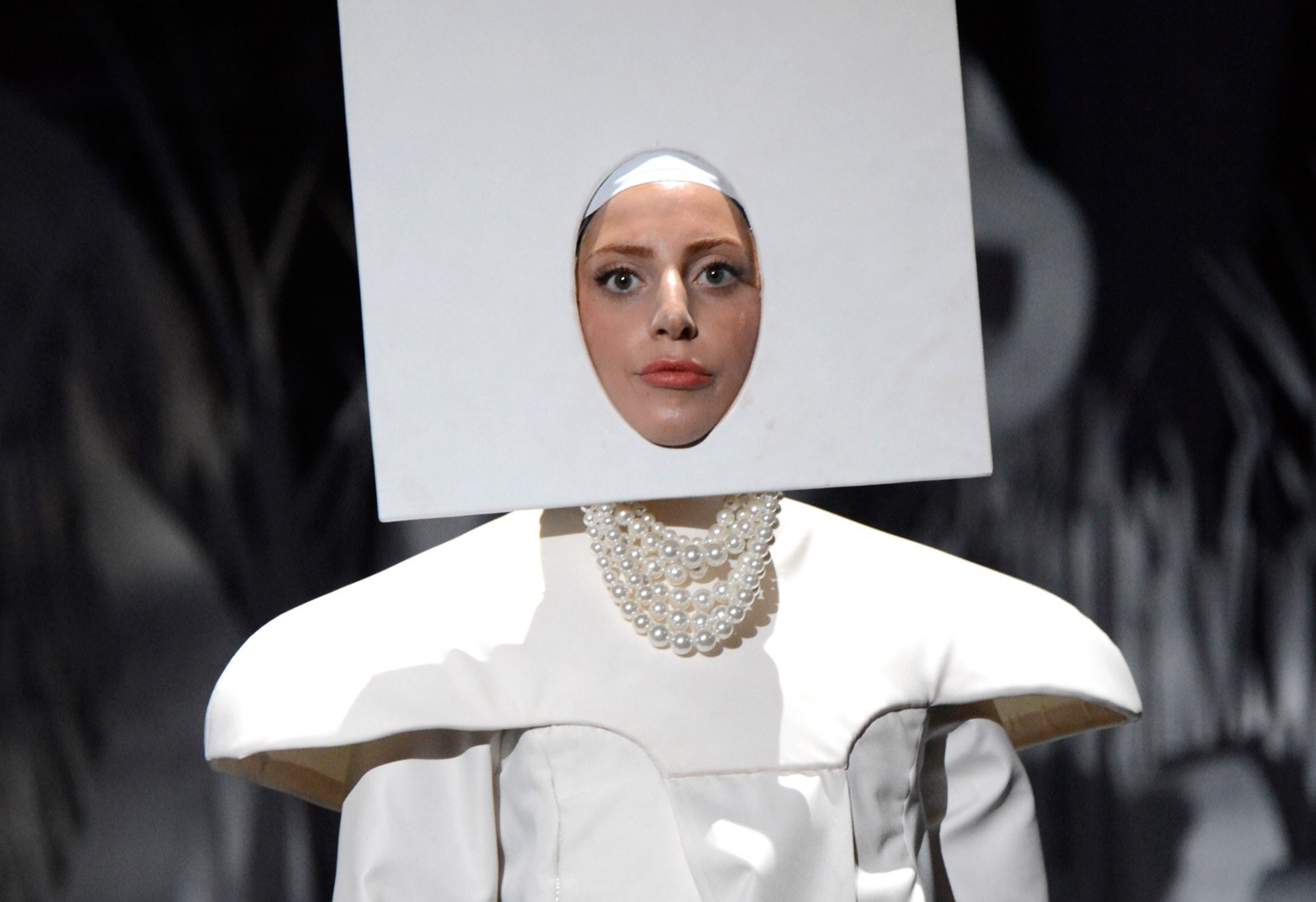 10 bo trang phuc doc la cua Lady Gaga hinh anh