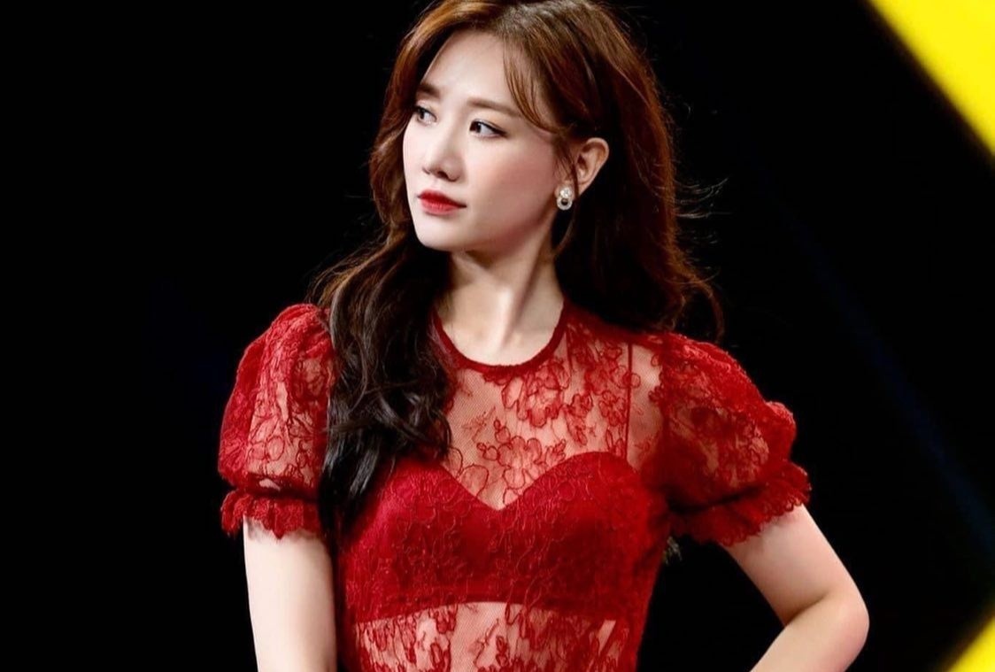 Hari Won va dan sao Viet chuong mac vay ao nu tinh hinh anh