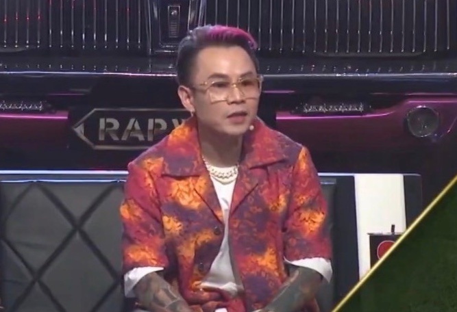 4 huan luyen vien Rap Viet thay doi trang phuc hinh anh