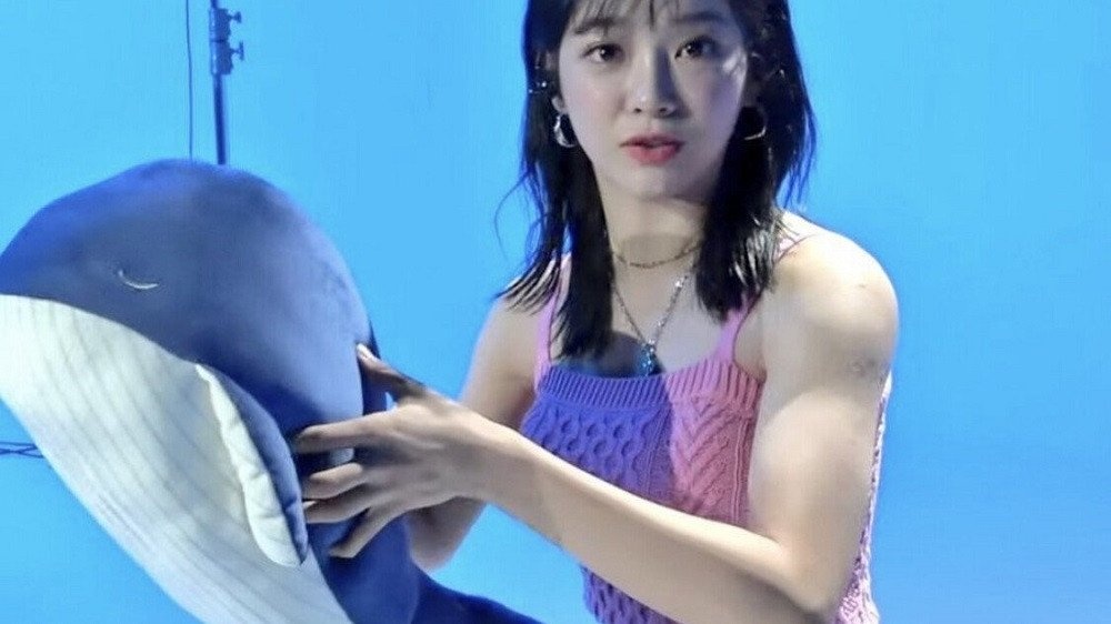 cánh tay cơ bắp của kim se jeong ảnh 1 canh tay co bap cua kim se jeong anh 1