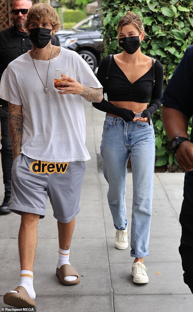 justin lộ hình xăm mới ảnh 2 justin lo hinh xam moi anh 2