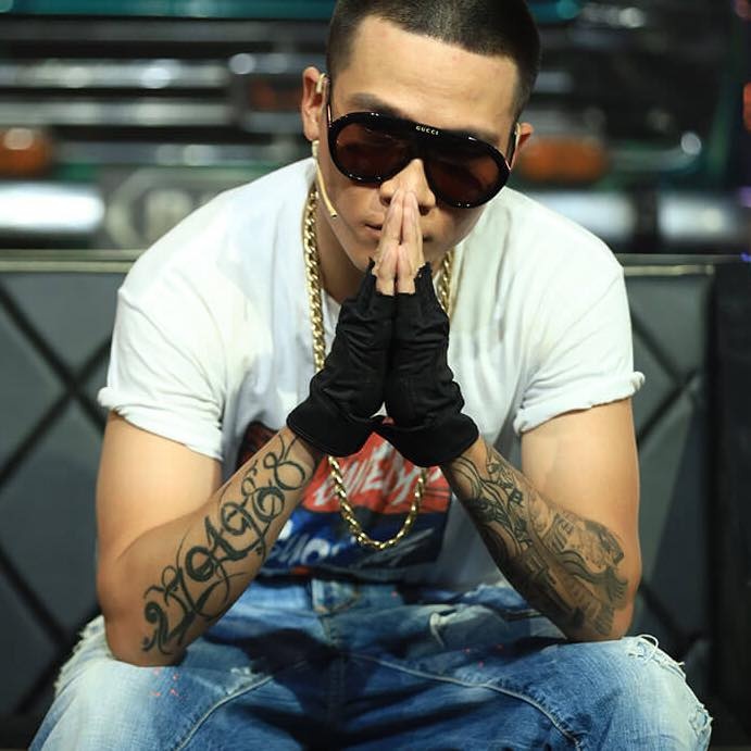 trang phục của huấn luyện viên rap việt ảnh 4 trang phuc cua huan luyen vien rap viet anh 4