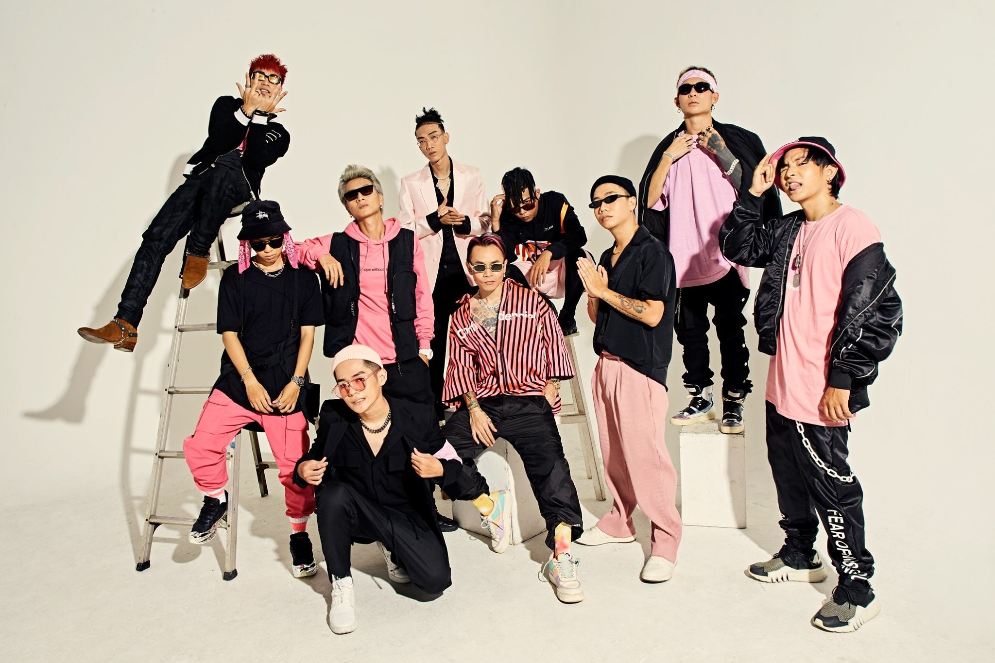 trang phuc cua huan luyen vien rap viet anh 8