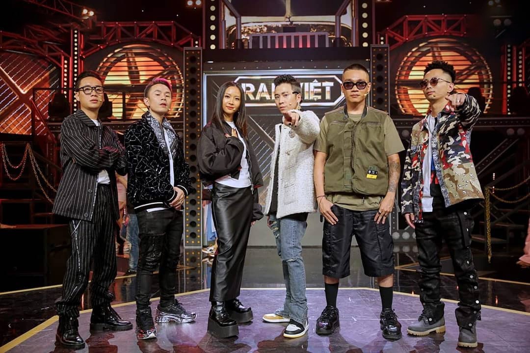 huấn luyện viên rap việt thay 4 bộ đồ ảnh 16 huan luyen vien rap viet thay 4 bo do anh 16