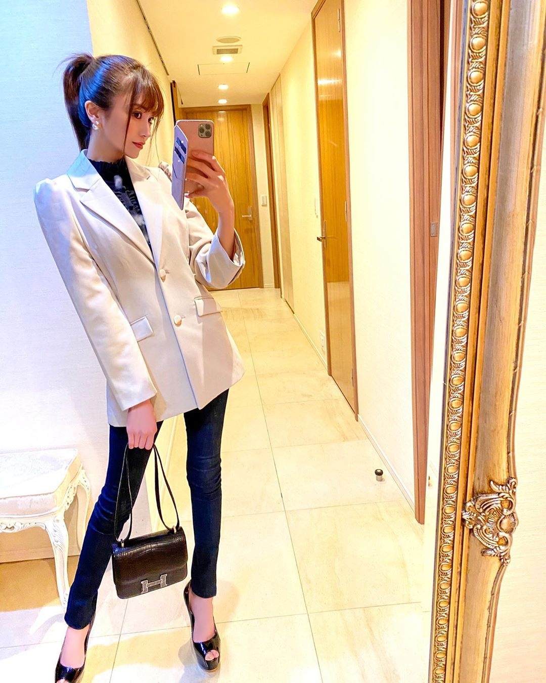 Emiri Aizawa sưu tầm nhiều đồ hiệu ảnh 5 Emiri Aizawa suu tam nhieu do hieu anh 5