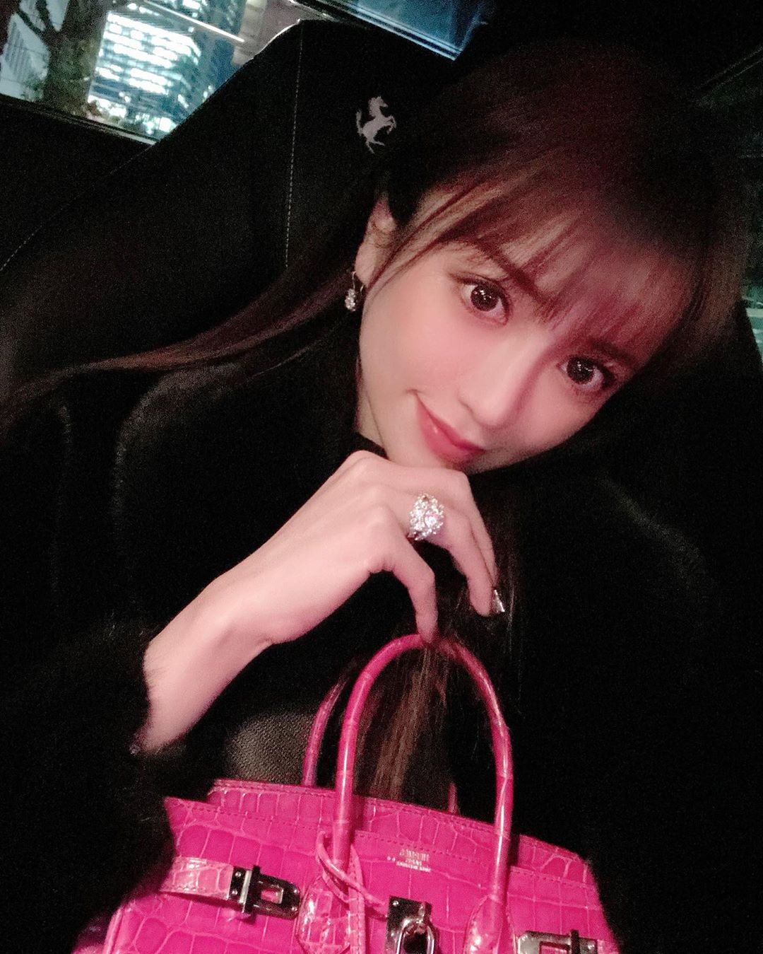 Emiri Aizawa sưu tầm nhiều đồ hiệu ảnh 2 Emiri Aizawa suu tam nhieu do hieu anh 2