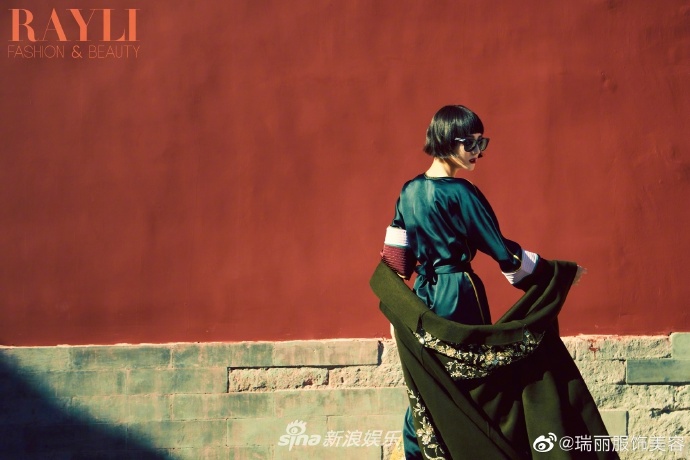 tạo hình lạ của địch lệ nhiệt ba ảnh 2 tao hinh la cua dich le nhiet ba anh 2