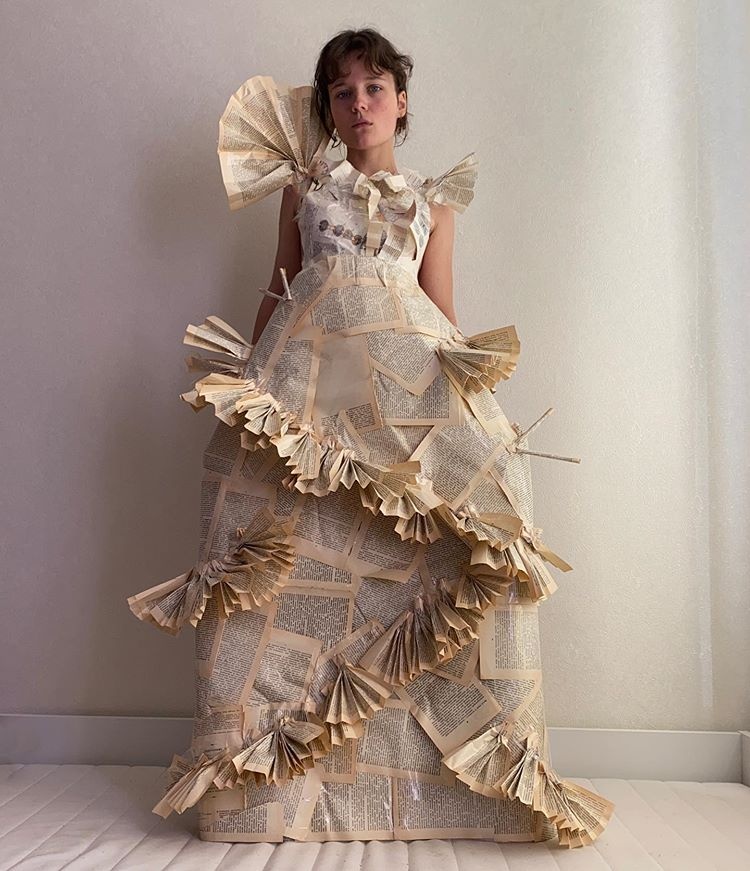 cô gái 19 tuổi may đồ từ giấy báo ảnh 13 co gai 19 tuoi may do tu giay bao anh 13