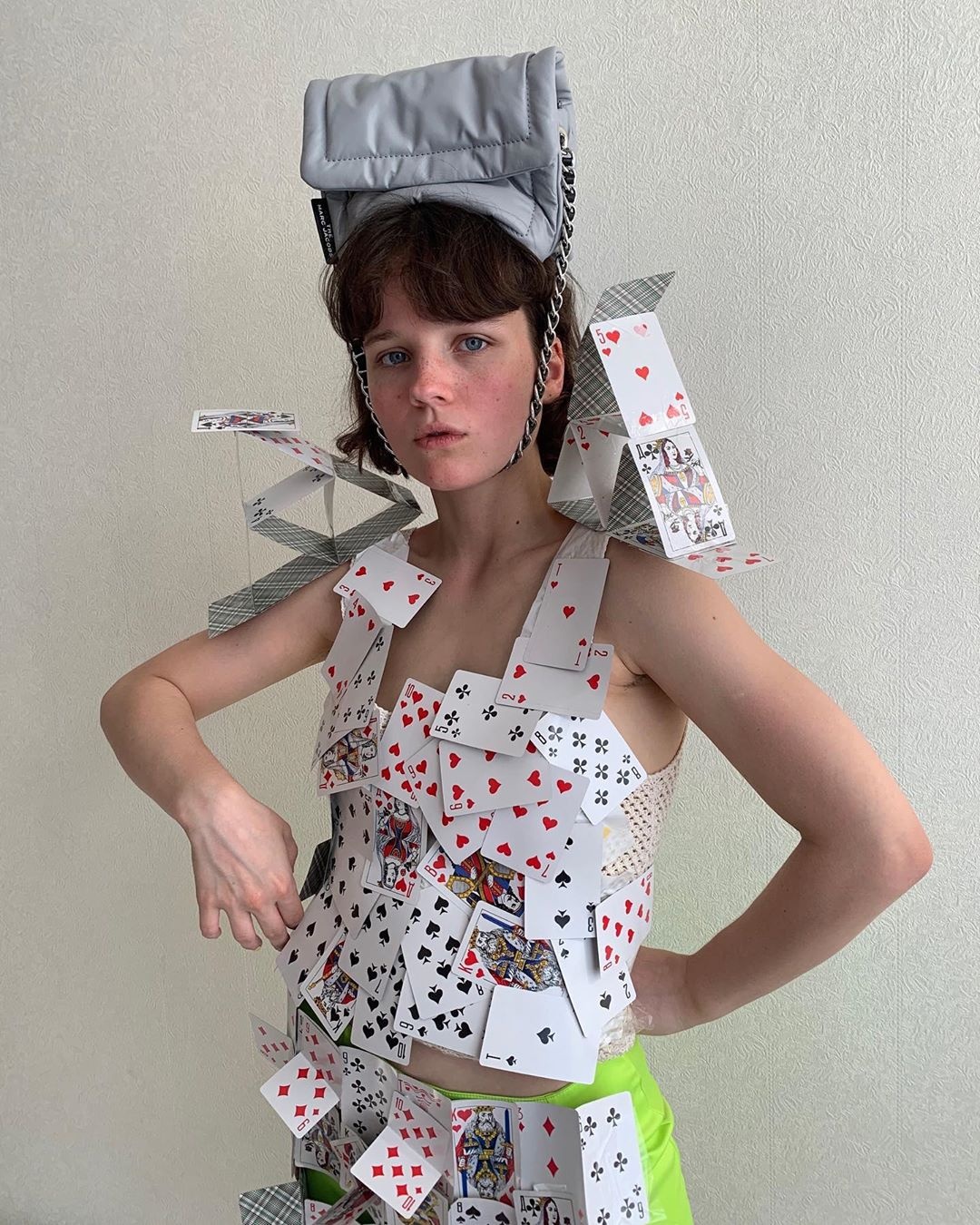 cô gái 19 tuổi may đồ từ giấy báo ảnh 4 co gai 19 tuoi may do tu giay bao anh 4