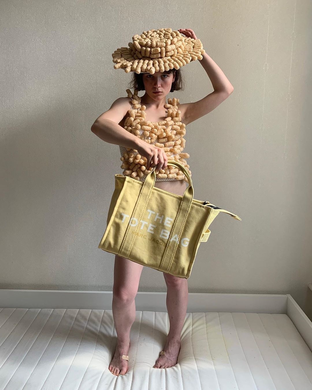 cô gái 19 tuổi may đồ từ giấy báo ảnh 6 co gai 19 tuoi may do tu giay bao anh 6